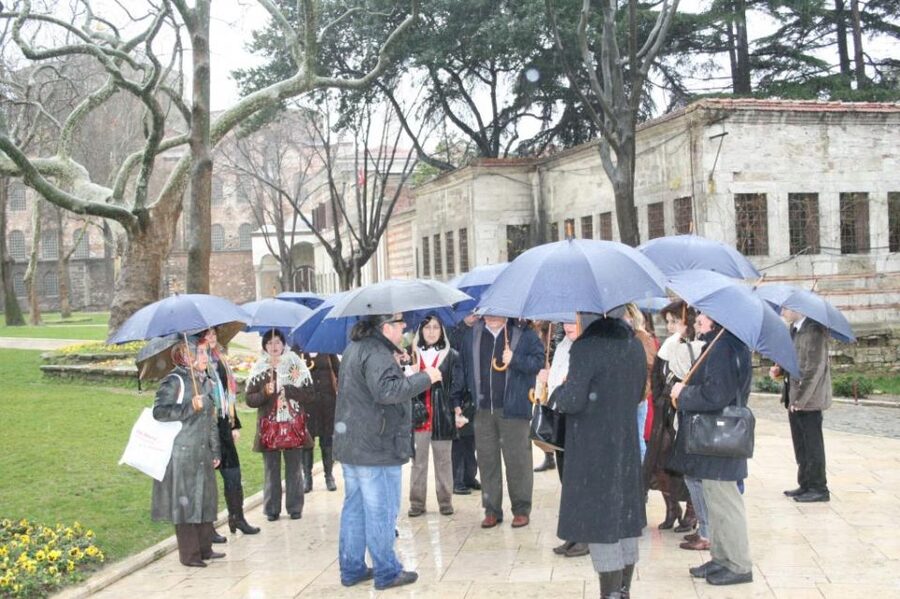 Full-Day Walking Tour of Istanbul's Old City - Sultan Ahmed Mosque (Blue Mosque): Blue Tiles, Dress Rules, and Friday Constraints