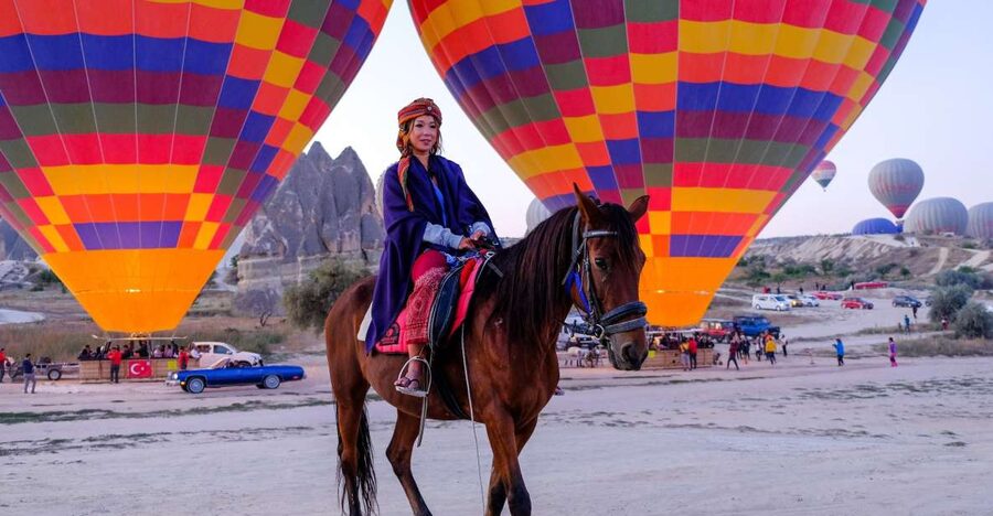Goreme: Sunrise Horse Riding Excursion - Göreme Sunrise, Horses, and the Balloon Glow