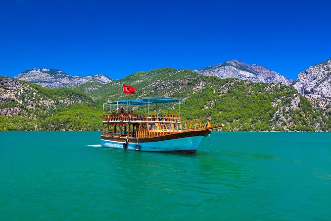 Green Canyon Boat Trip with Lunch and Unlimited Drinks - Lunch at Green Lake: included meal, unlimited drinks, and why it can feel tight