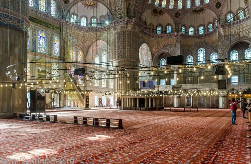 Hagia Sophia, Bosphorus cruise Blue Mosque, Small Group tour - Lunch, snacks, and shopping realities for a 7-hour day