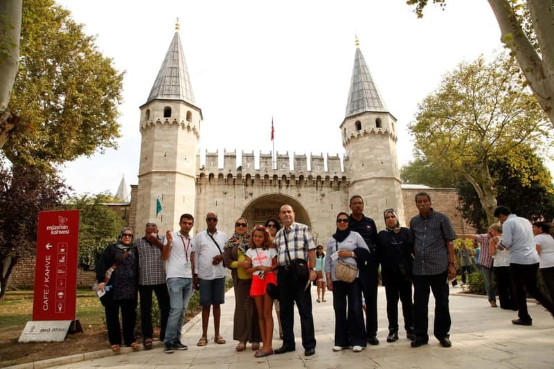 Hagia Sophia, Topkapı Palace, Blue Mosque Guided Small Group - Getting started: meeting point, pickup, and how you’ll move
