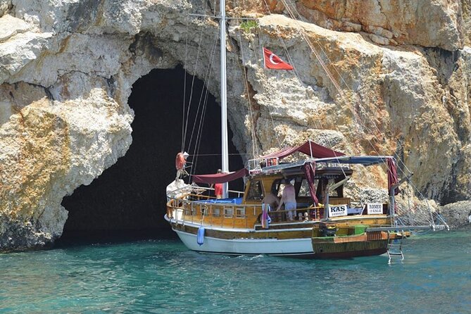 Half-Day Boat Tour to Antalya Waterfalls - Stop 1: Aksu Stream, a quick harbor kickoff