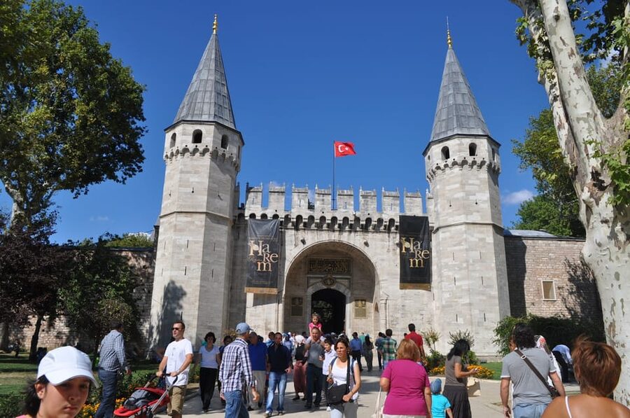 Half-Day Istanbul: Topkapi Palece Tour (Tickets Included) - Hotel-to-old-city pickup: how the air-conditioned ride changes the day