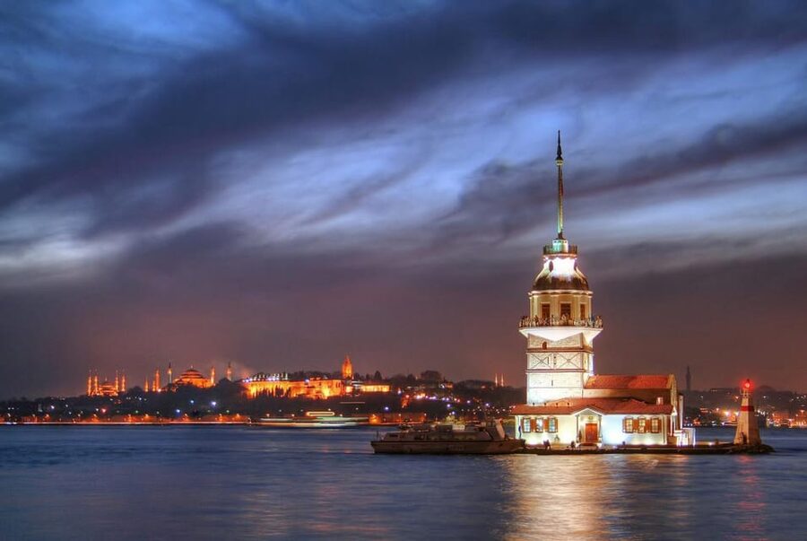 Istanbul: A short trip along the Bosphorus in the evening - How the Bosphorus split makes the views make sense