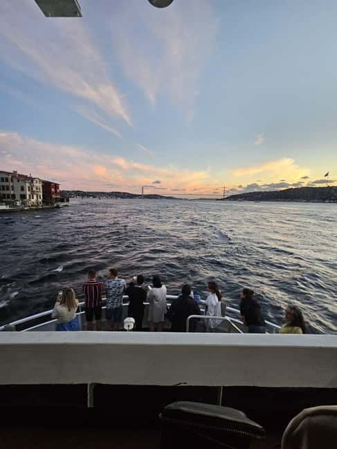 Istanbul Bosphorus: 3-Hour Day Cruise's with Asian Side Stop - Onboard Comfort: Wi-Fi, Tea, and How to Dress for a Windy Deck