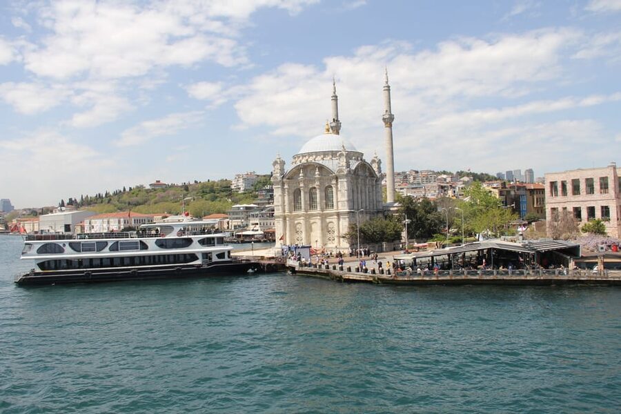 Istanbul: Bosphorus and Black Sea Cruise with Lunch - The return route: Beylerbeyi, Maiden’s Tower, and Golden Horn angles