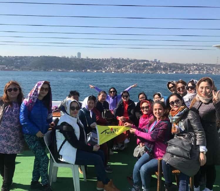 Istanbul: Bosphorus and Golden Horn Boat Tour with Guide - Getting to the water from Sultanahmet, the easy way
