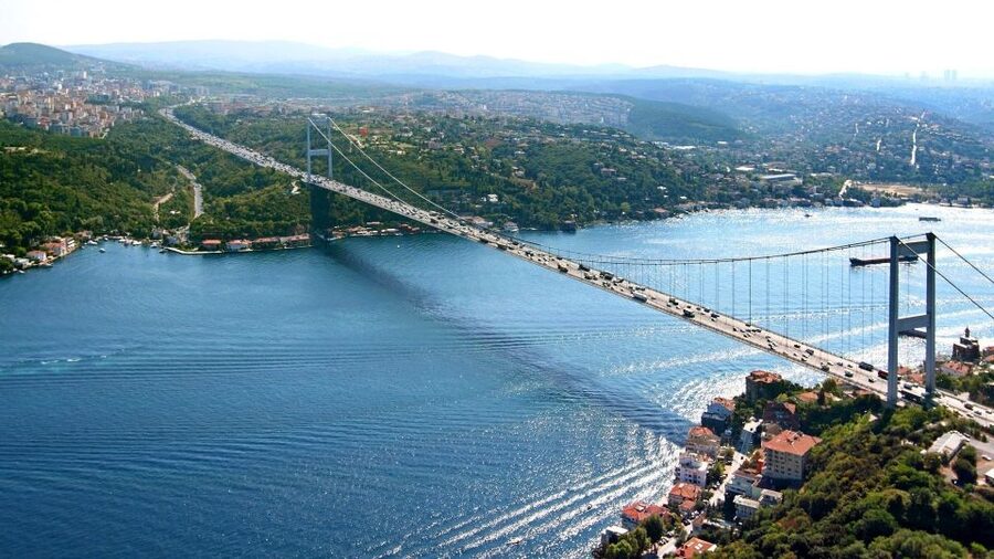 Istanbul: Bosphorus and Golden Horn Boat Tour with Guide - The route in 2 hours: Golden Horn first, then the Bosphorus