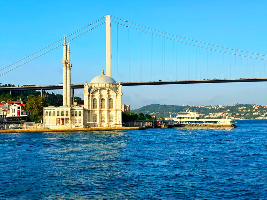 Istanbul: Bosphorus and Golden Horn Sunset Yacht Cruise - Beylerbeyi Palace, Üsküdar, and Maiden’s Tower at Golden Hour