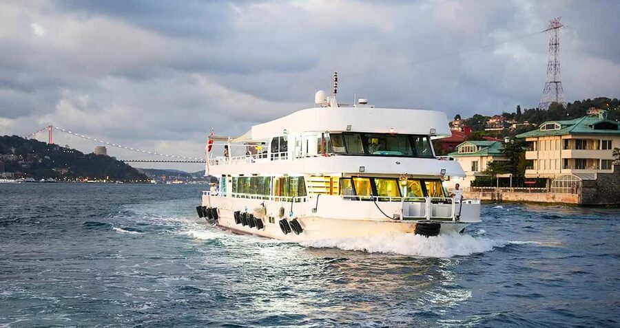 Istanbul: Bosphorus and Golden Horn Tour with Live Guide - Chimney Bistro meeting point, crowded gates, and the walk to the dock