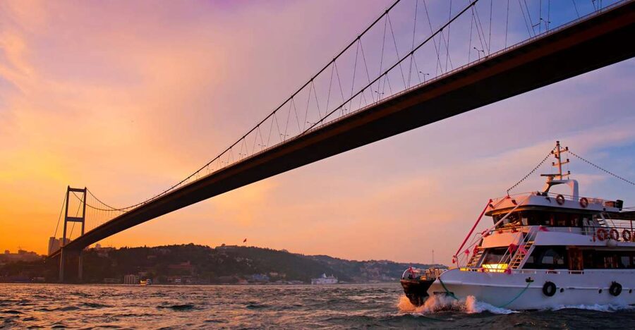 Istanbul: Bosphorus Boat Tour and Two Continents with Lunch - A one-day route that actually makes the Bosphorus make sense