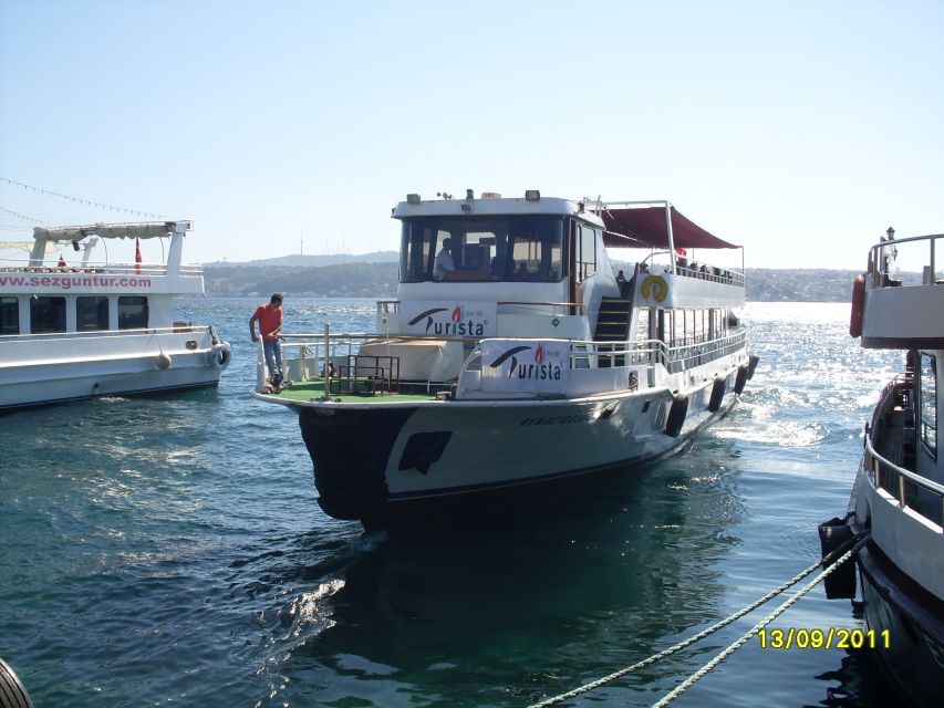 Istanbul: Bosphorus Boat Tour and Two Continents with Lunch - The Bosphorus cruise: where the skyline gets political and pretty