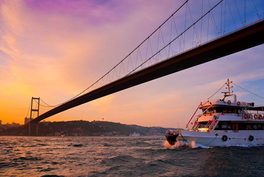 Istanbul: Bosphorus Boat Tour and Two Continents with Lunch - Beylerbeyi Palace: Ottoman summer residence with furniture and gardens