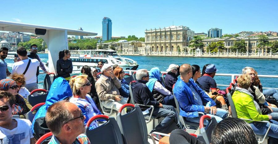 Istanbul: Bosphorus Cruise w/Audio Guide and Sunset Option - Meeting Gazete Market, Finding the Yellow Umbrella, and Getting to the Pier