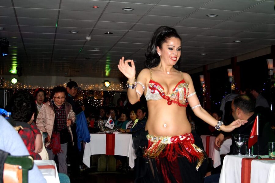 Istanbul: Bosphorus Dinner Cruise Incl. Drinks with Transfer - The entertainment program: dance show plus DJ energy