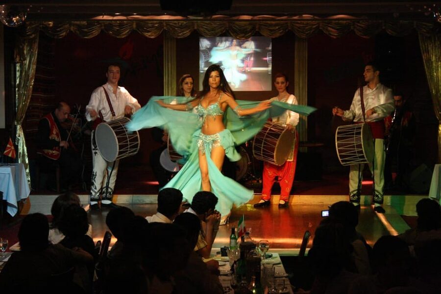 Istanbul: Bosphorus Dinner Cruise Incl. Drinks with Transfer - The Bosphorus night route: palaces, bridges, and two continents
