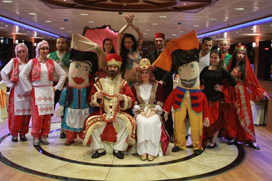Istanbul: Bosphorus Dinner Cruise Incl. Drinks with Transfer - What to focus on for photos and selfies