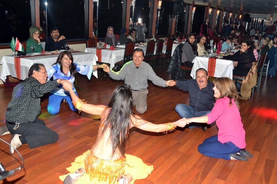 Istanbul: Bosphorus Dinner Cruise Incl. Drinks with Transfer - Food and service reality: what quality feels like on a bigger ship