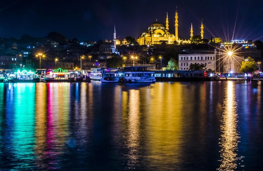 Istanbul: Bosphorus Dinner Cruise Incl. Drinks with Transfer - Price and value: why $41 can work if you match the vibe