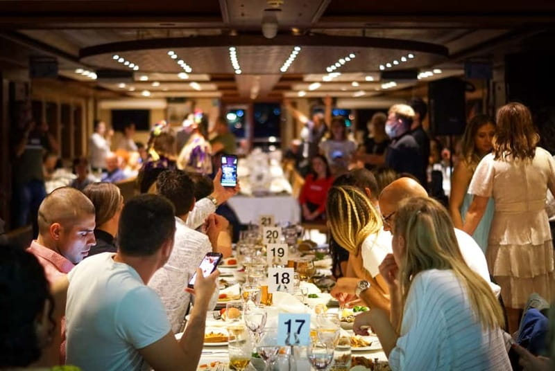 Istanbul: Bosphorus Dinner Cruise & Turkish Night Show - Turkish Night show onboard: dances, live music, and audience energy