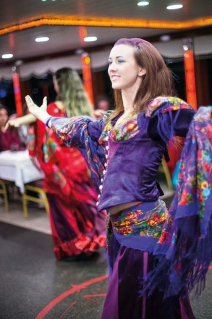 Istanbul: Bosphorus Dinner Cruise with Entertainment - Soft drinks, alcohol add-ons, and the photo-tips culture on board