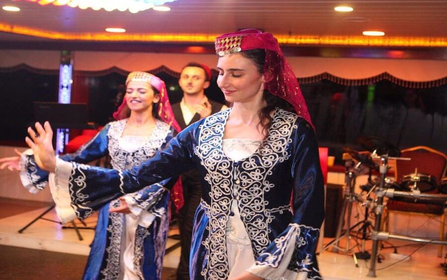 Istanbul: Bosphorus Dinner Cruise with Entertainment - Turkish dinner that starts with cold meze, then lets you choose