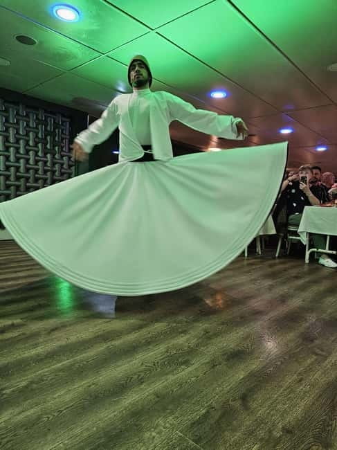 Istanbul: Bosphorus Dinner Cruise with Live Entertainment - Deck versus indoor salon: how to choose your seat