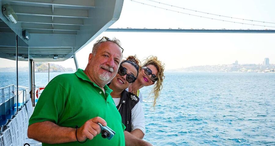 Istanbul: Bosphorus & Golden Horn Cruise Daytime or Sunset - Sunset Cruise: When the Skyline Goes From Stone to Sparkle