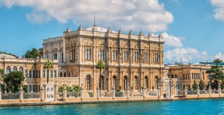 Istanbul: Bosphorus Morning Cruise with Breakfast - Landmarks and views: how to get the best photos without freezing
