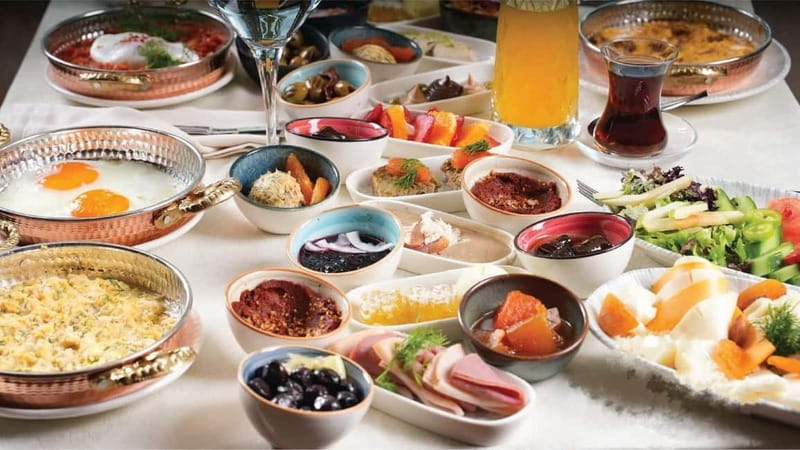Istanbul: Bosphorus Morning Cruise with Breakfast - The breakfast part: what you actually eat and why it works