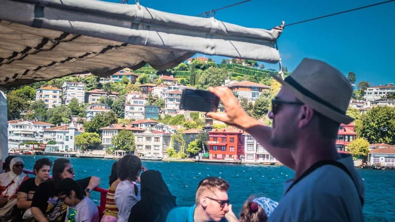 Istanbul: Bosphorus Sightseeing Cruise Tour with Audio Guide - Tea, Nescafé, and the comfort details that prevent a fussy trip