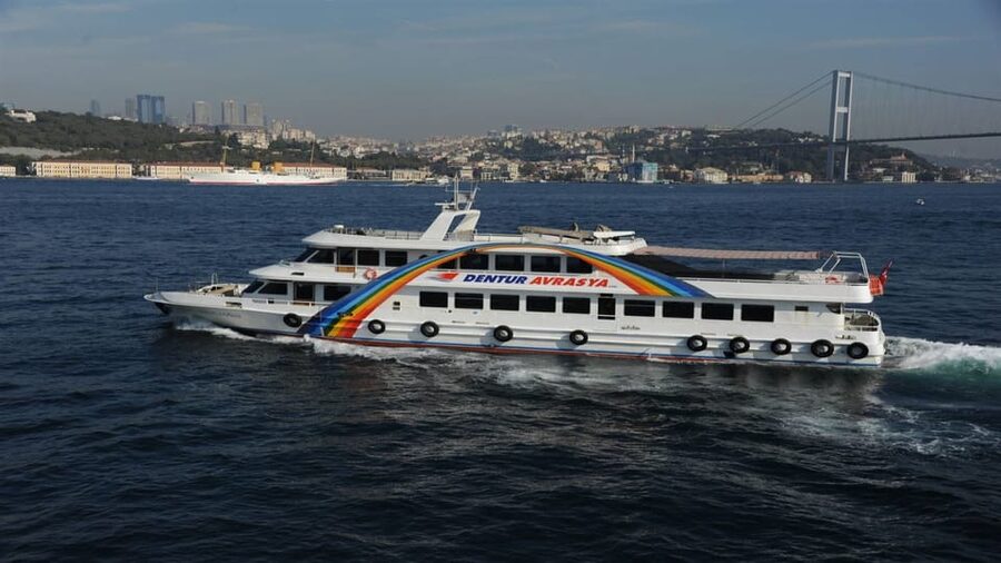 Istanbul: Bosphorus Sightseeing Cruise with Sunset Option - The boat setup: upper vs lower deck, and where you should sit