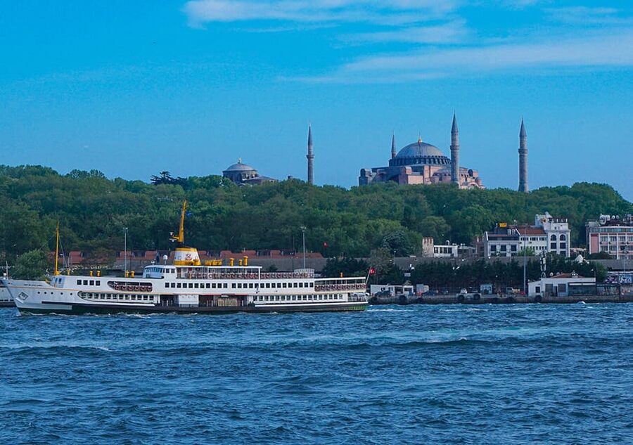 Istanbul: Bosphorus Sightseeing Cruise with Sunset Option - Comfort, snacks, and small practical details that matter