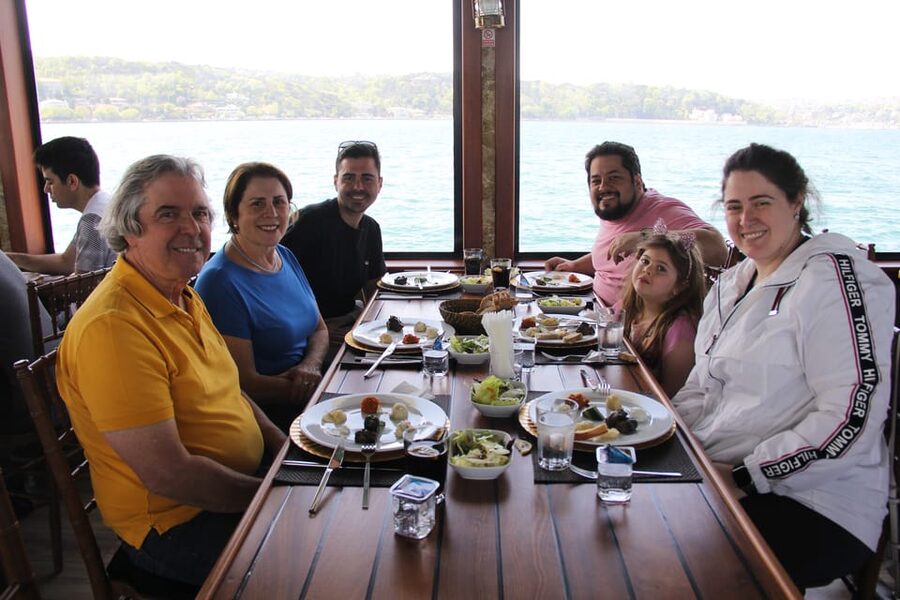 Istanbul: Bosphorus Strait and Black Sea Lunch Cruise - Crossing Toward Anadolu Kavağı: What to Watch for on the Black Sea Coast Run
