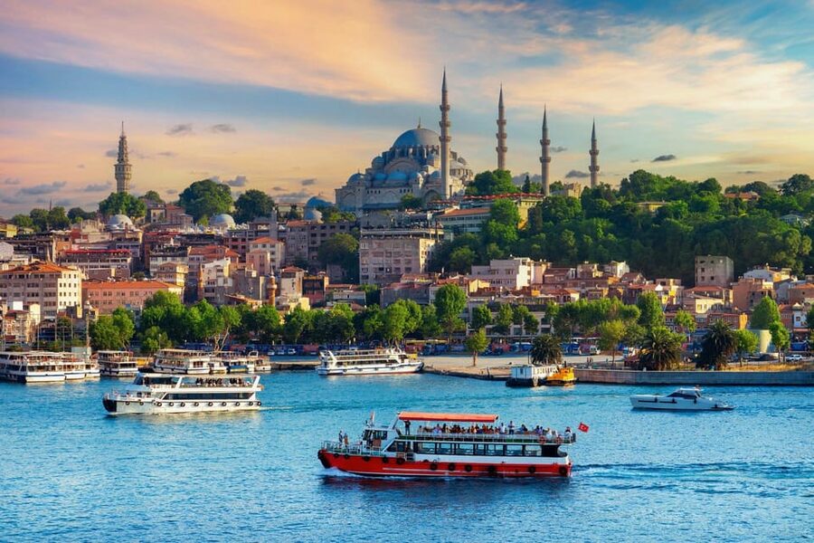 Istanbul: Bosphorus Strait Sightseeing Cruise & Audio Guide - The 2-hour route: what you actually see in order