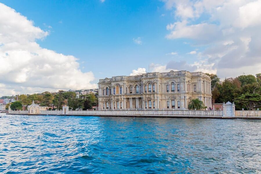Istanbul: Bosphorus Strait Sightseeing Cruise & Audio Guide - Fatih Sultan Mehmet Bridge to Emirgan Park: modern crossings and a calmer shore