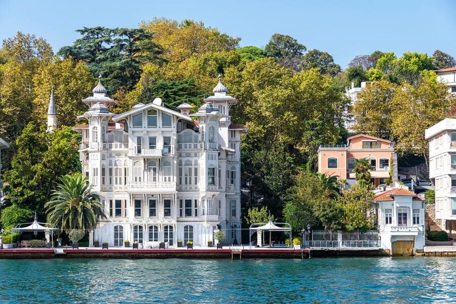 Istanbul: Bosphorus Strait Sightseeing Cruise & Audio Guide - Anadolu Hisarı to Küçüksu Kasrı: forts, then palace details