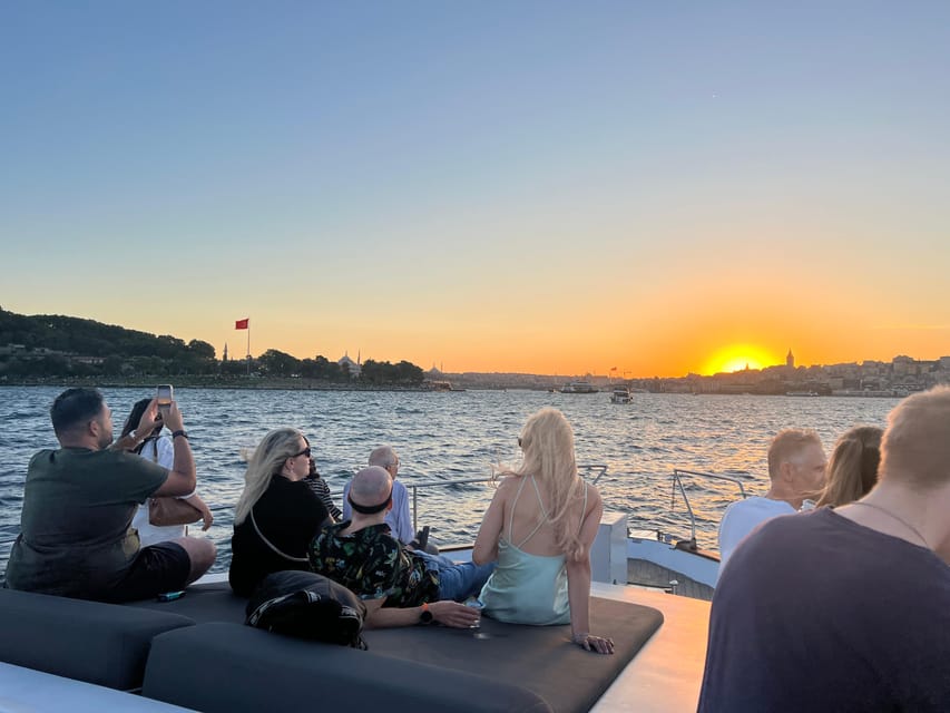 Istanbul: Bosphorus Sunset Cruise on a Luxury Yacht - Fatih Sultan Mehmet Bridge, Anadolu Hisarı, and palaces that reward slow looking