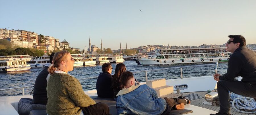Istanbul: Bosphorus Sunset Cruise on Yacht with Live Guide - Key highlights you should care about