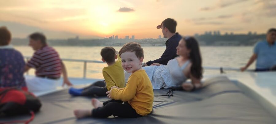 Istanbul: Bosphorus Sunset Cruise on Yacht with Live Guide - Why a Bosphorus sunset cruise beats Istanbul street views