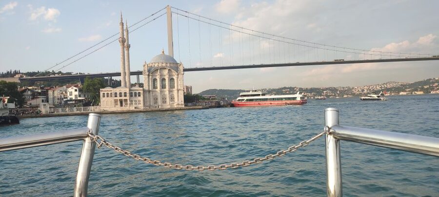 Istanbul: Bosphorus Sunset Cruise on Yacht with Live Guide - Timing and weather: how to dress for a Bosphorus sunset without overthinking it