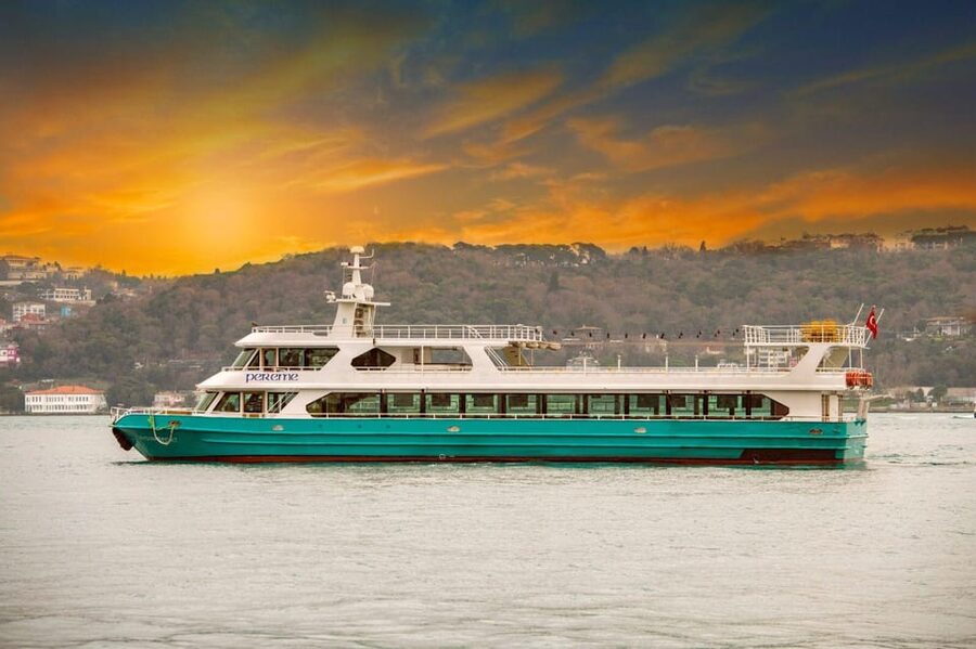 Istanbul: Bosphorus Sunset Cruise with Drinks & Snack - Seeing Istanbul’s Big Names from the Water: Hagia Sophia, Topkapi, and Galata
