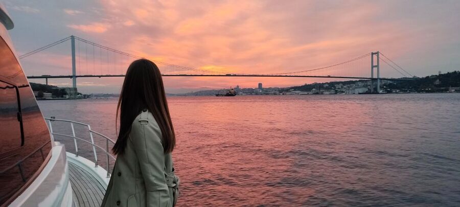 Istanbul: Bosphorus Sunset Cruise with Snacks and Wine - What It’s Like Onboard: Live Commentary and a Small-Group Feel