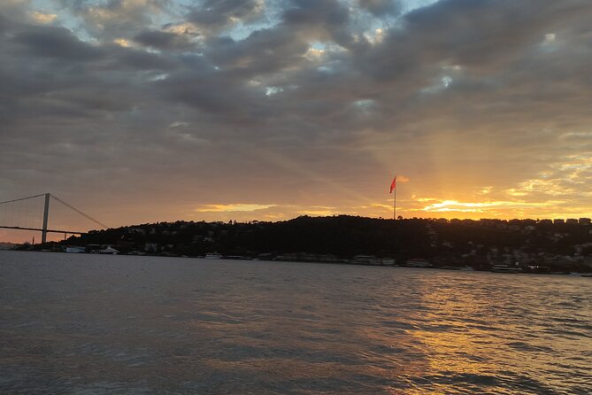 Istanbul Bosphorus Sunset Cruise with Wine on a Luxury Yacht - Asian shore highlights: Anadoluhisarı through Beylerbeyi to Maiden’s Tower