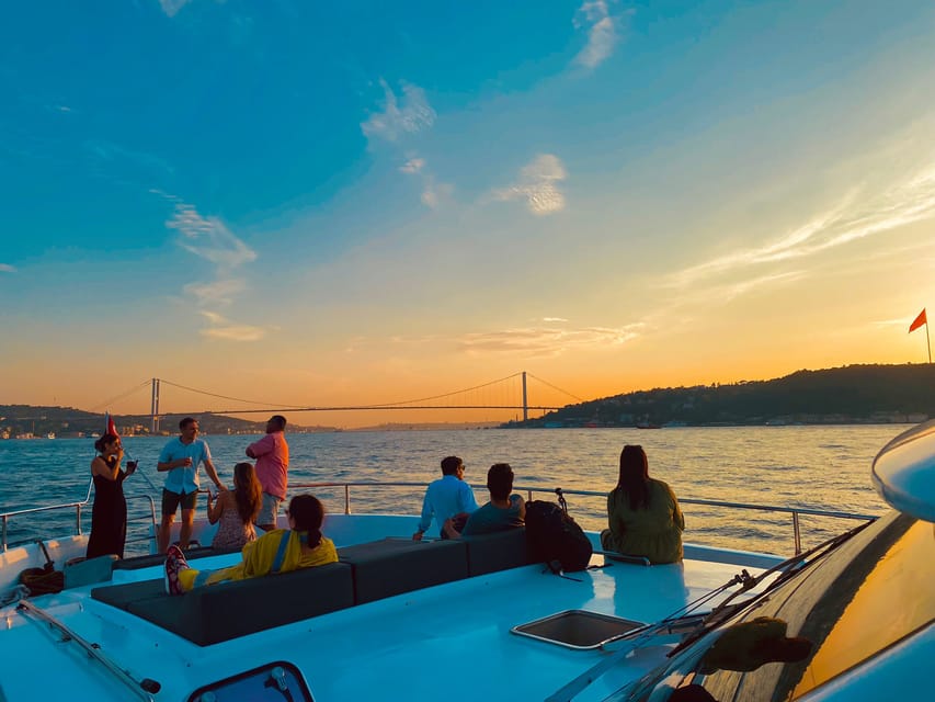 Istanbul: Bosphorus Sunset Yacht Cruise with Live Guide - Pacing and comfort: what a 2.5-hour sunset schedule really means