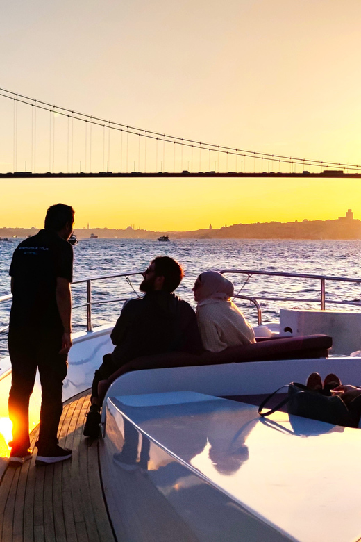 Istanbul: Bosphorus Sunset Yacht Cruise with Live Guide - Should you book this Bosphorus sunset yacht cruise?