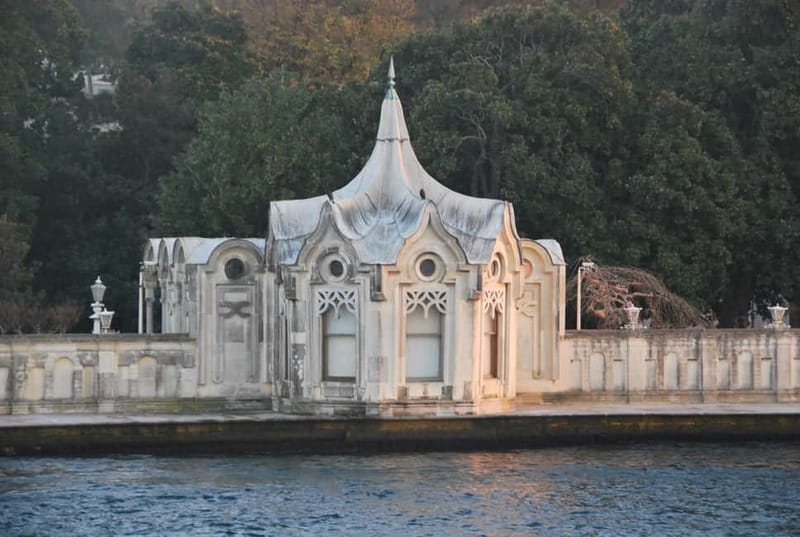 Istanbul: Bosphorus Tour With Whirling Dervish Show - The Whirling Dervish Show On Board, With Live Music on Select Days