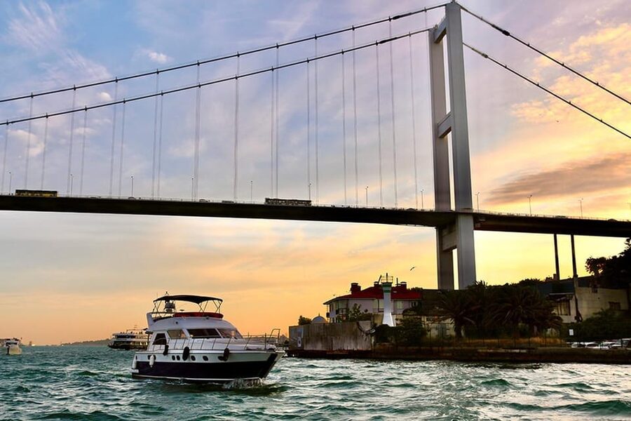 Istanbul: Bosphorus Yacht Cruise at Sunset with Snacks - Price and value: why $15 can feel surprisingly fair