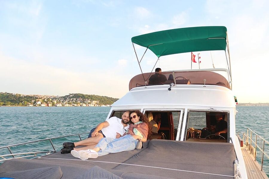 Istanbul: Bosphorus Yacht Cruise at Sunset with Snacks - Seats and decks: how to get the best view without stress