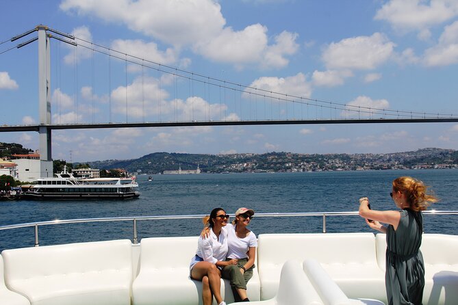 Istanbul Bosphorus Yacht Experience – Asian Side Visit in Kanlica - Kanlıca Meydanı: The Yogurt Stop That Actually Lives Up to the Name